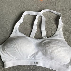 Victoria’s Secret VSX Wireless Sports Bra 34C
